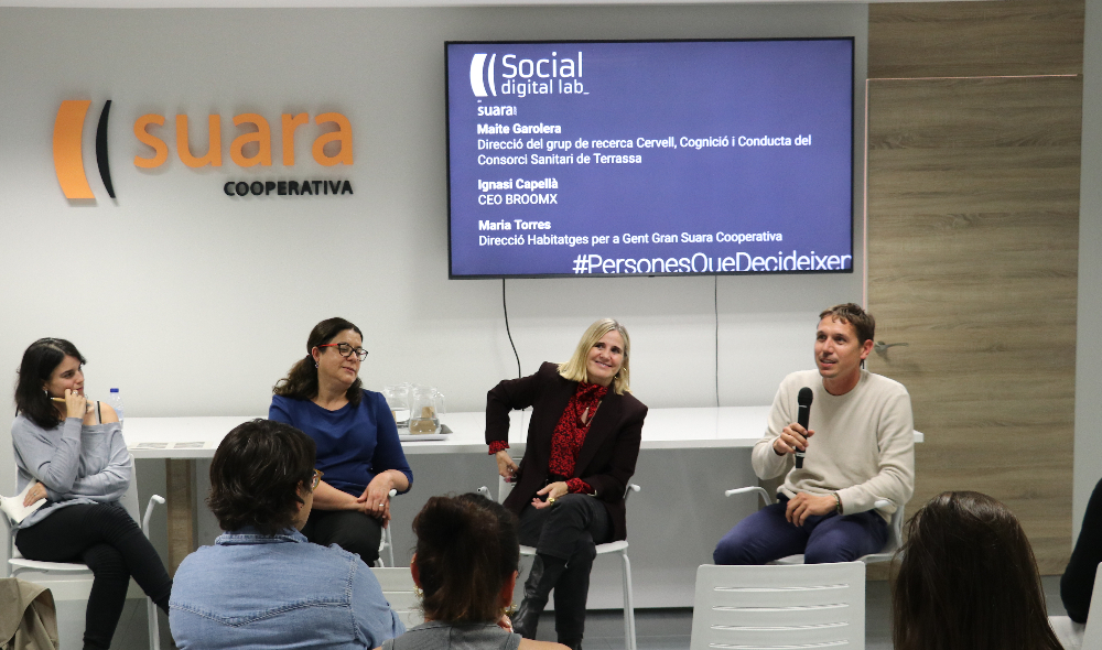 Ignasi Capellà y Maite Garolera durante su intetvención