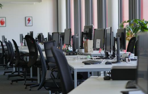 Moltes persones amaguen la seva orientació sexual o identitat de gènere als companys de feina