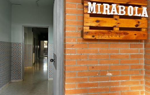Façana d'entrada centre Mirabolà a sant feliu de Llobregat