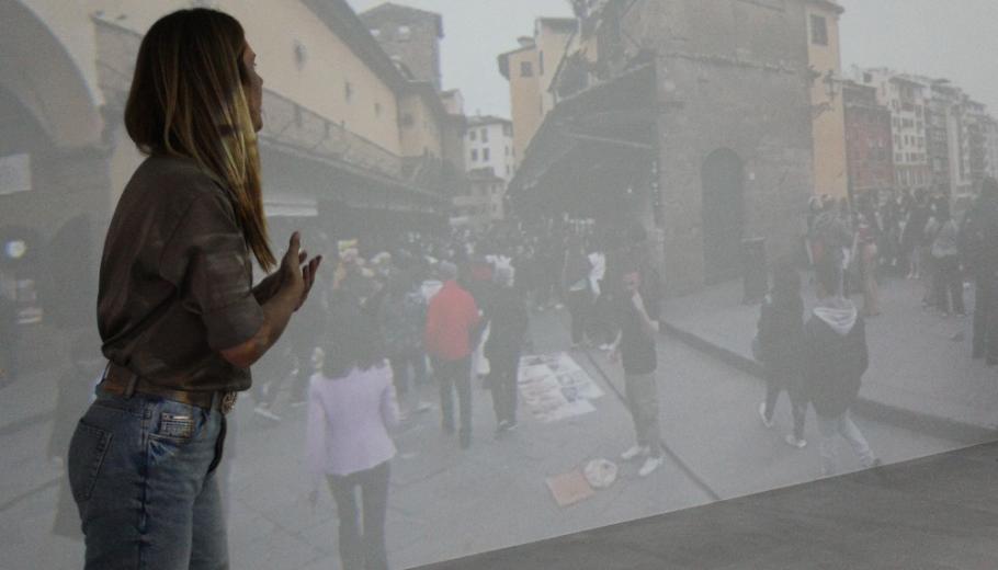 Una experta de Suara fa una sessió de realitat immersiva