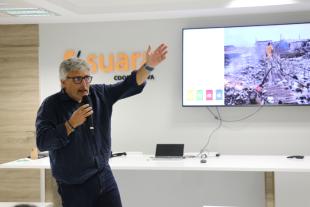 Manel Gazo parla sobre economia circular a persones treballadores de Suara Cooperativa