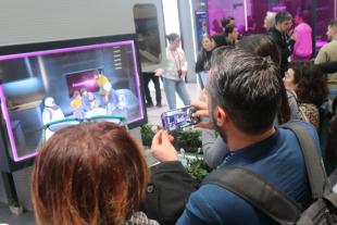 Un equip de Suara visita un projecte que podria millorar el servei d'atenció domiciliària