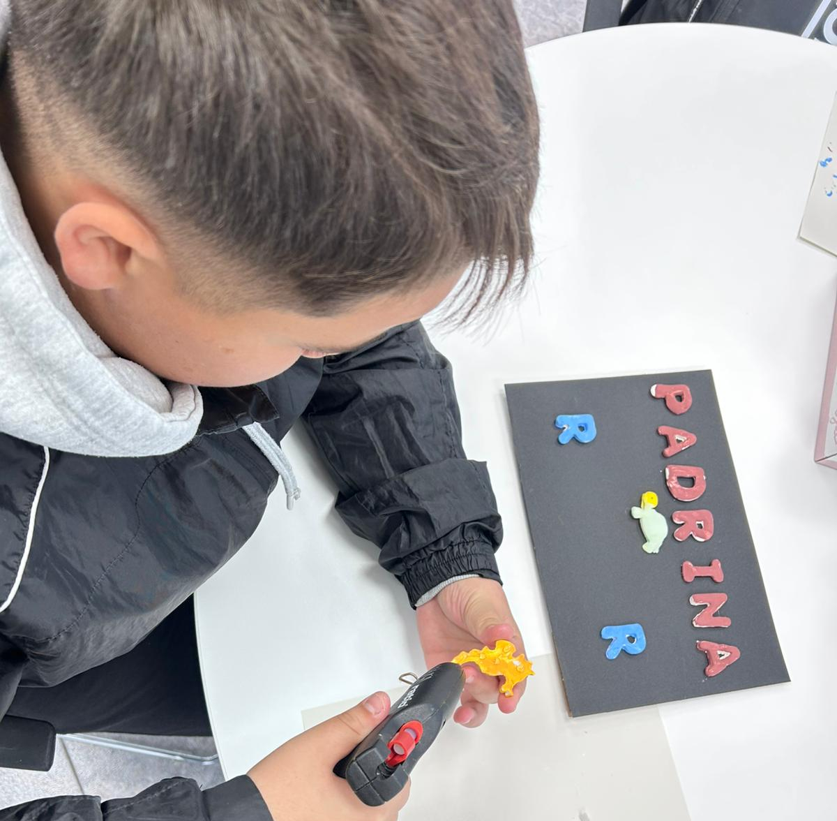 Un dels joves que participa en el projecte de transformació de l'entorn Acompanyar des de la traumateràpia