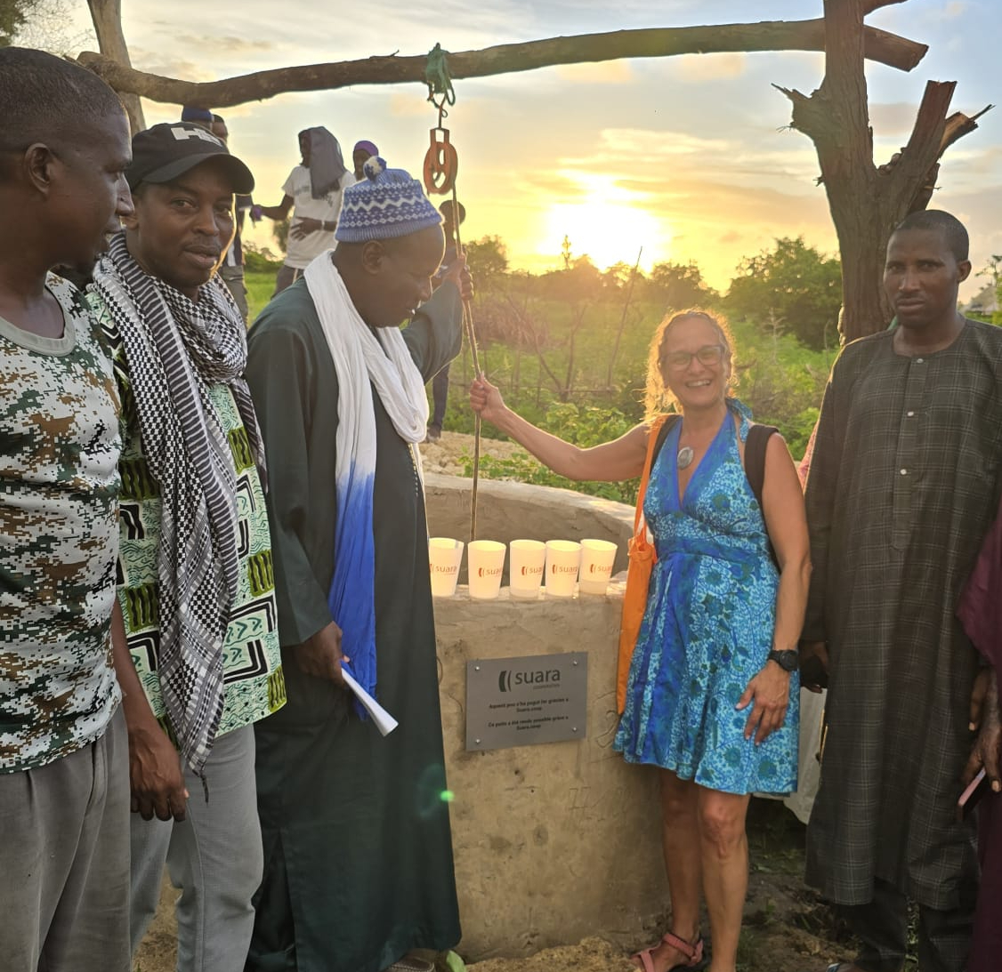 La Pepi Ruiz durant l'acte de la presentació del pou simulant que en treu aigua