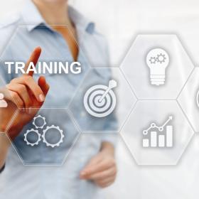 Senyora gran amb ulleres de Realitat Virtual