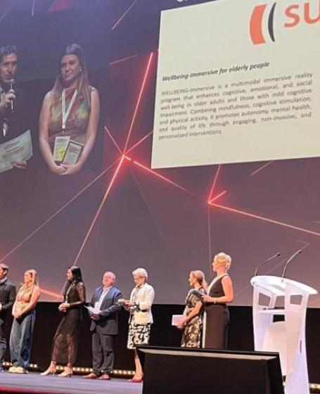 Moment en què les persones de Suara Cooperativa recullen el premi Silver Eco