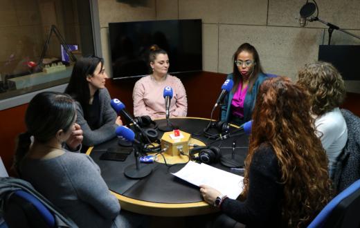 Moment de la gravació dels podscat a la ràdio Cope
