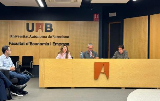 Jana Castells Guiu, directora tècnica de Talent de Suara, intervenint a la taula rodona del VI Workshop CREIS-UAB 2025 a la Facultat d’Economia i Empresa de la UAB