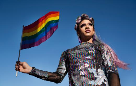 Una dona trans en defensa dels drets LGTBIQ+