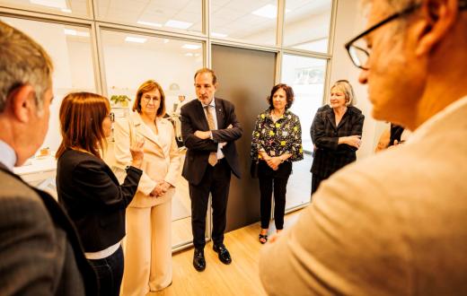 Moment de la visita el Barnahus gestionat per Suara Cooperativa de la Fiscal General de l'Estat, Teresa Perameto, i del consell de Justícia, Ramon Espadaler