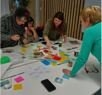 Persones creant una idea