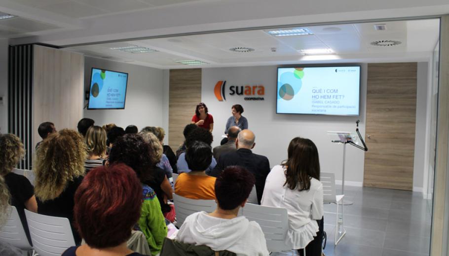 Moment durant la presentació de la Guia per acompanyar les persones malaltes de càncer