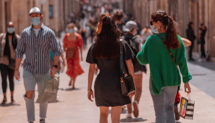 Trenquem distàncies