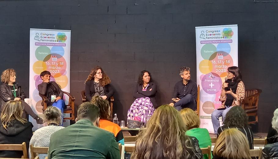 Mireia Sanglas explica Benestarum al Congrés d'Economia Feminista