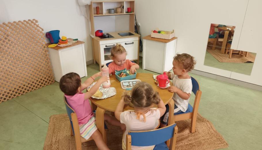infants en la seva rutina d'àpats