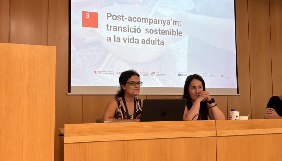dues persones presentat pis post acompanya'm