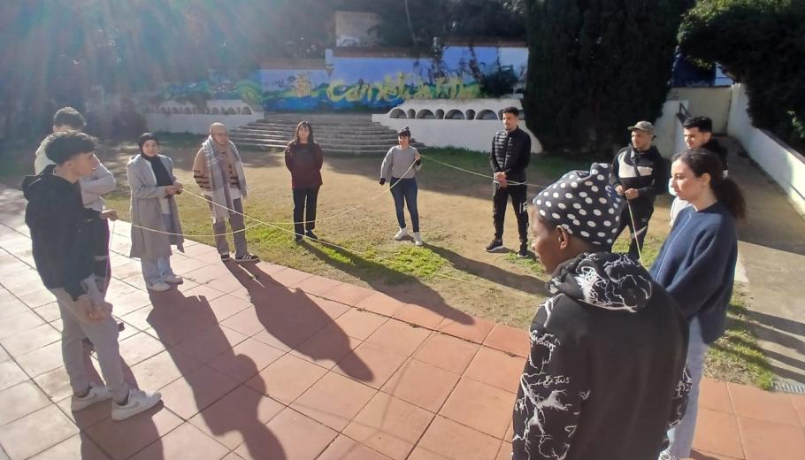 Joves del Sostre 360º Maresme fent una activitat conjunta pel seu benestar emcional