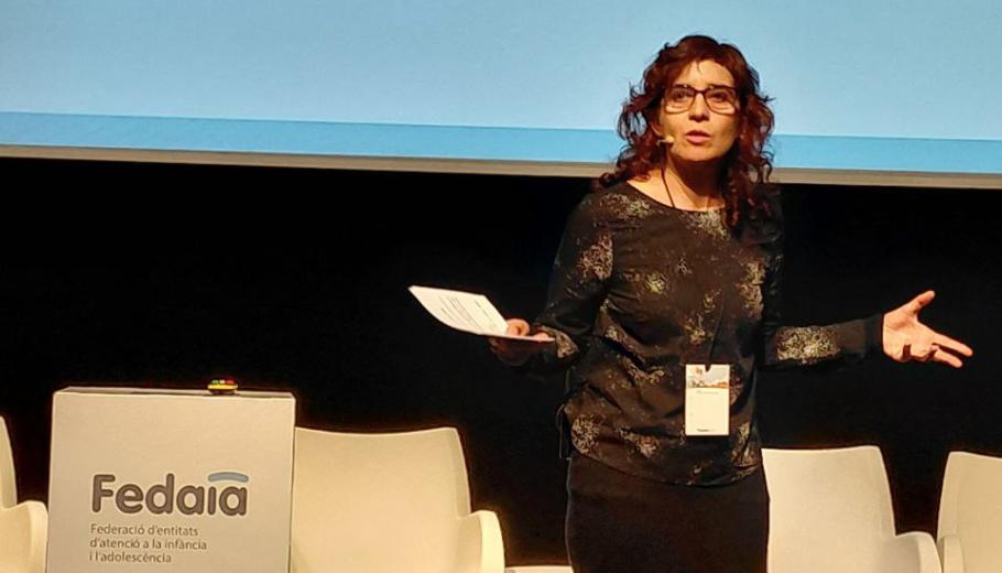 Laia Planagumà, ponent de Suara Cooperativa presentant dues iniciatives destacades durant el fòrum.
