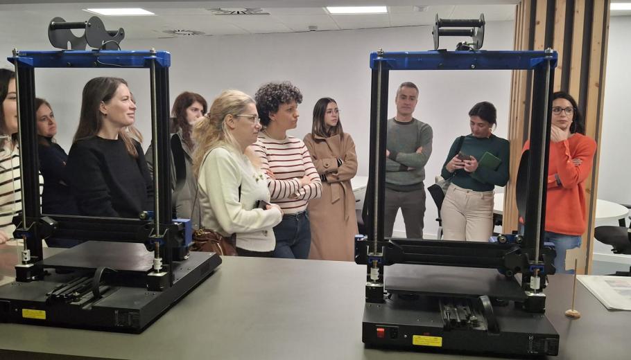 i2CAT visit to Suara’s offices with the 3D printers.