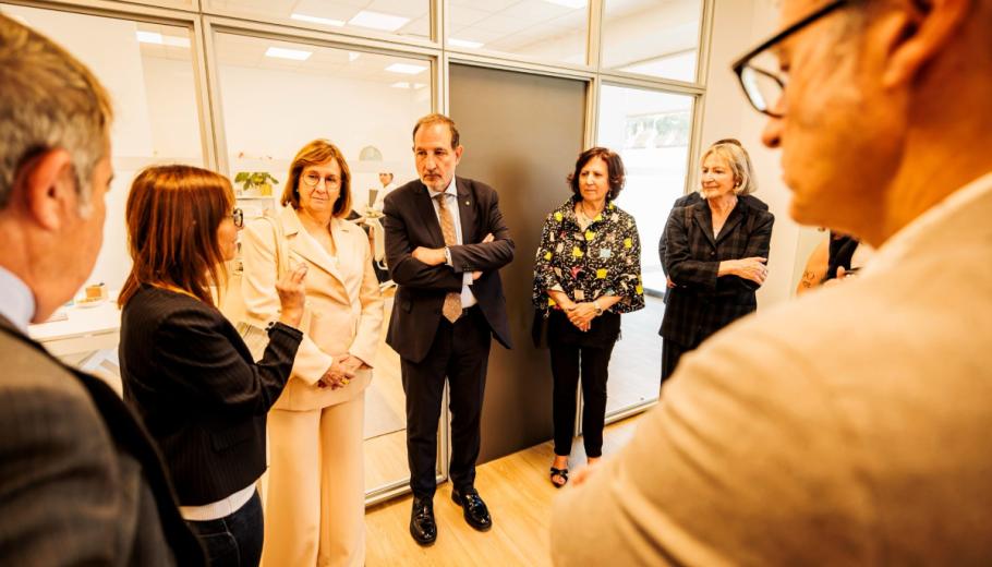 Moment de la visita el Barnahus gestionat per Suara Cooperativa de la Fiscal General de l'Estat, Teresa Perameto, i del consell de Justícia, Ramon Espadaler