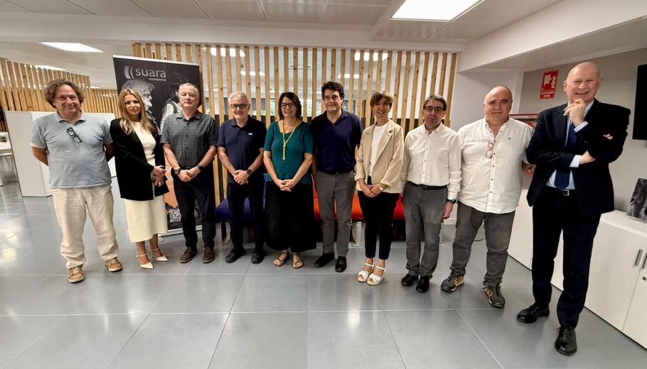 Paco Ramos i una delegació del Departament d’Empresa i Treball visiten Suara Cooperativa