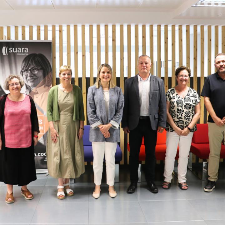 Foto institucional visita consellera drets socials