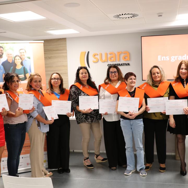Grupo de alumnas graduadas