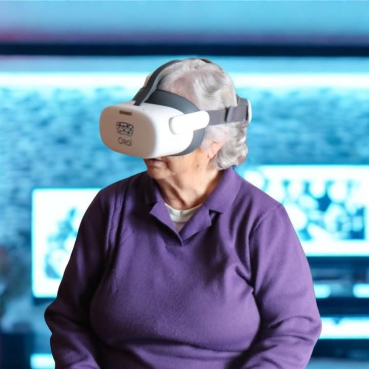 Senyora gran amb ulleres de Realitat Immersiva