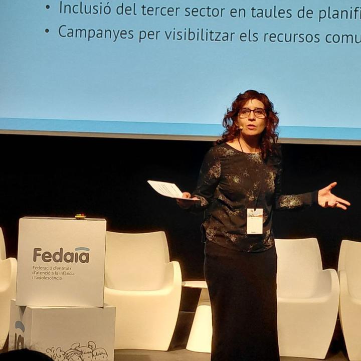 Laia Planagumà, ponent de Suara Cooperativa presentant dues iniciatives destacades durant el fòrum.