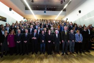 Foto de grup al final de l'acte de presentació
