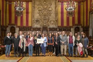 Foto de família amb premiats i finalistes als premis Ignasi Fina 2021
