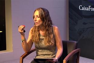 Natàlia Prades, realitzant la conferència sobre trauma primerenc
