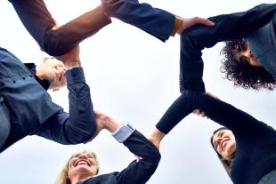 Suara Cooperativa i Tandem Go s'alien en benefici de les persones treballadores treballadores