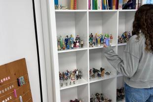 Una noia atesa en el projecte de transformació de l'entorn Acompanyar des de la traumateràpia