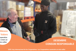 Imatge de la campanya dels valors cooperatius, que aquest desembre és el consum responsable, on es veu dues persones treballadores de Suara Inserció en un magatzem