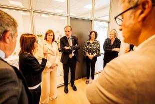 Moment de la visita el Barnahus gestionat per Suara Cooperativa de la Fiscal General de l'Estat, Teresa Perameto, i del consell de Justícia, Ramon Espadaler